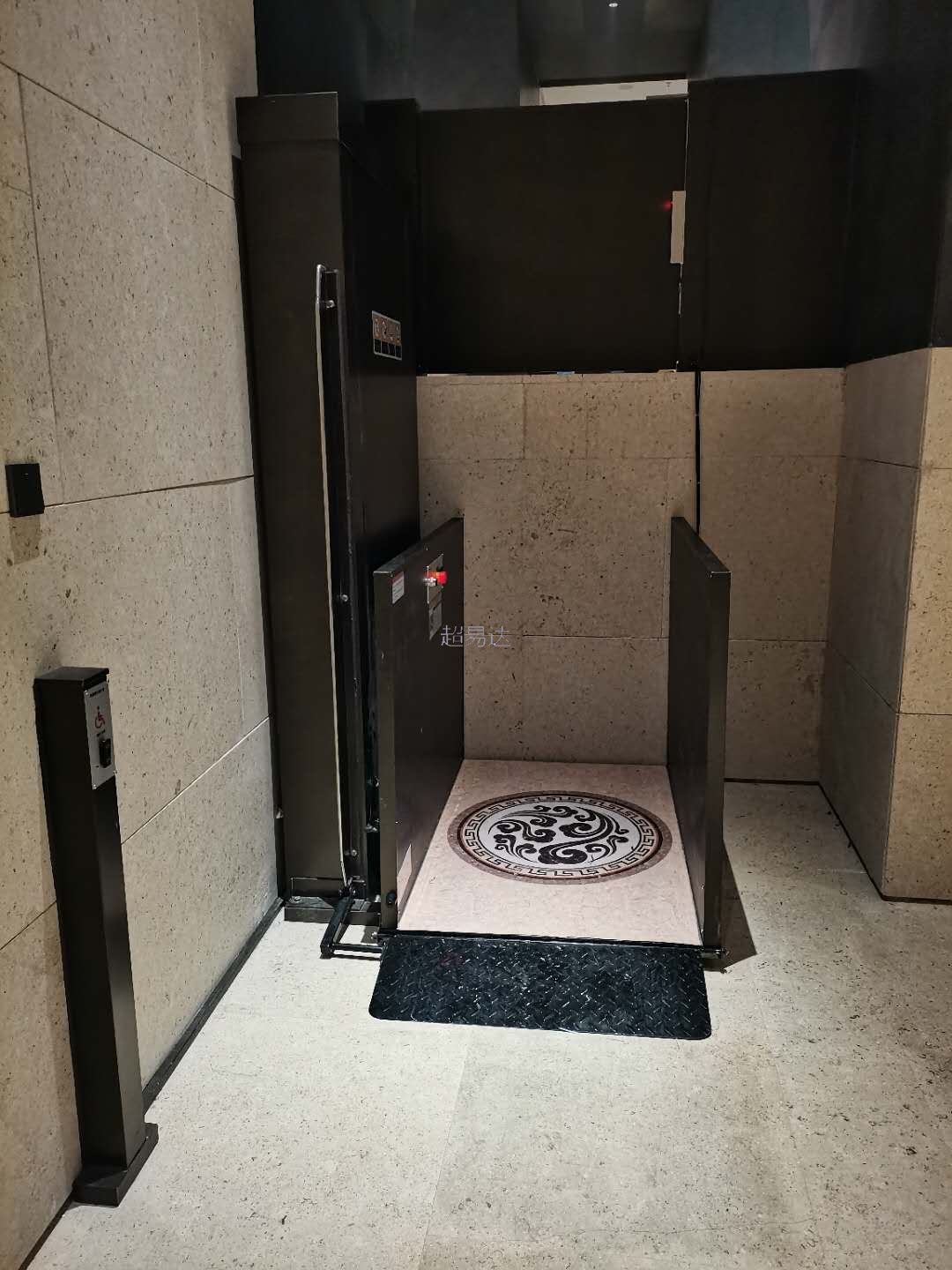 無(wú)障礙升降平臺(tái)