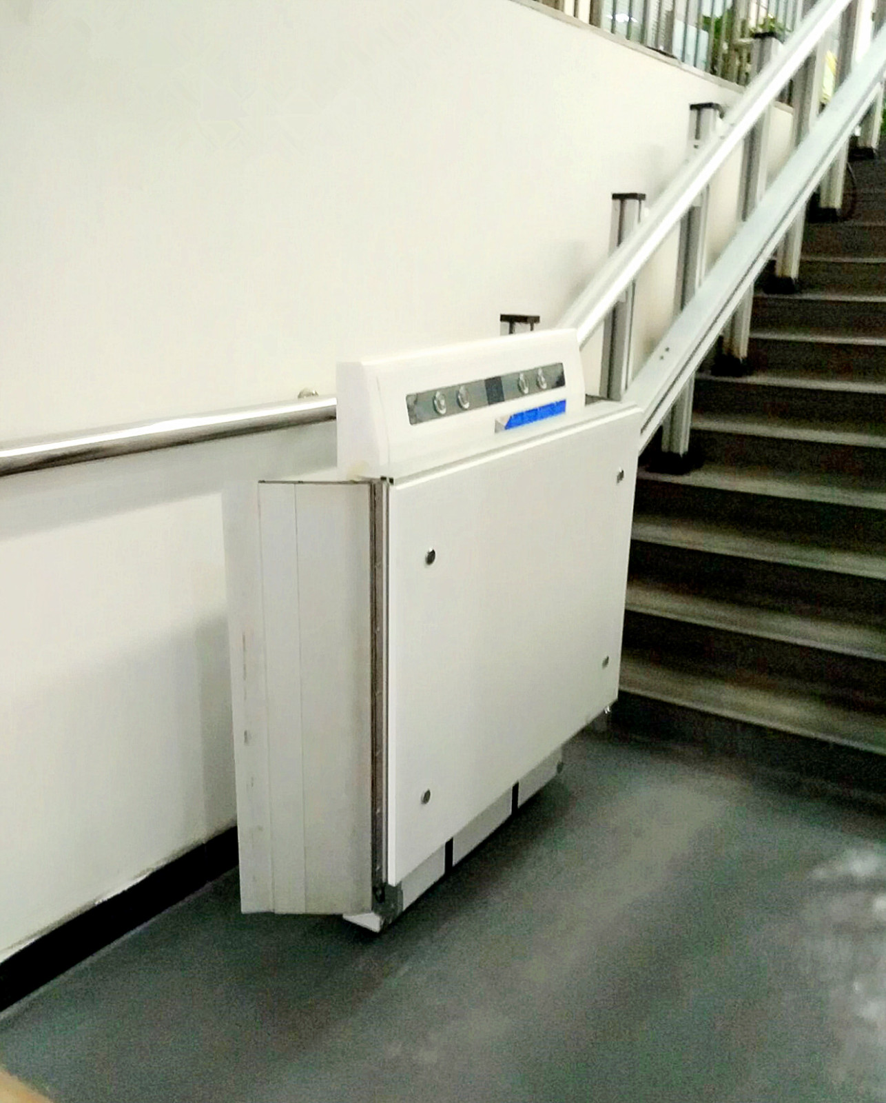 斜掛式升降平臺(tái)